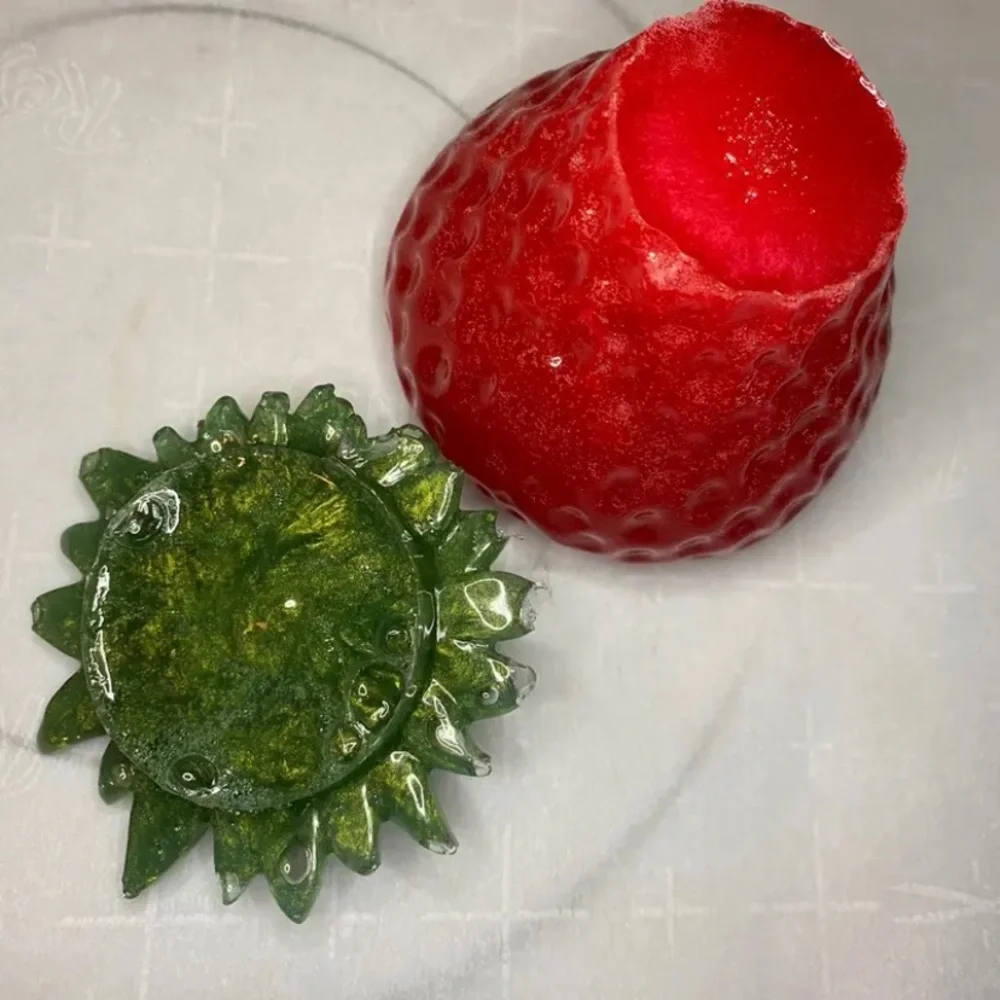 Resin jewelry holder with a lid